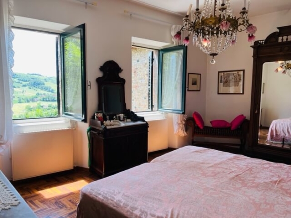 Castell’Arquato • Casa in sasso con giardino e terrazzo panoramico