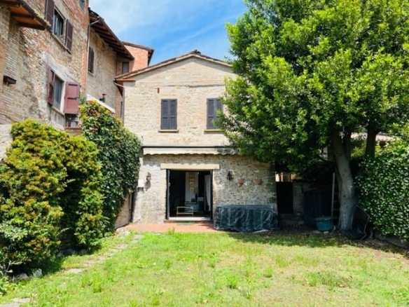 Castell’Arquato • Casa in sasso con giardino e terrazzo panoramico