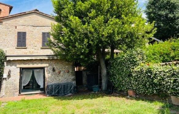 Castell’Arquato • Casa in sasso con giardino e terrazzo panoramico