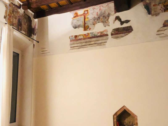 Appartamento affrescato in casa del 500