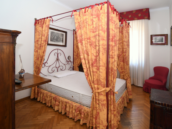 B.RA GENOVA – elegante app.to al piano alto