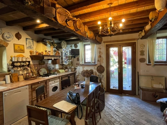 Splendido rustico in sasso di mq 300