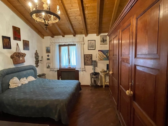 Splendido rustico in sasso di mq 300