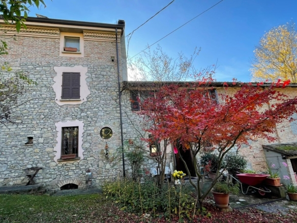 Splendido rustico in sasso di mq 300