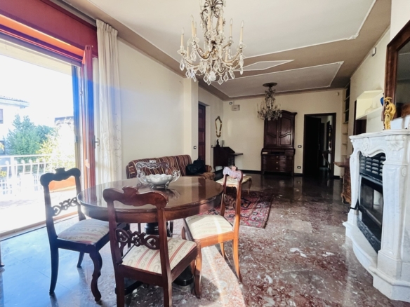 Villa indipendente con 2 appartamenti e giardino privato