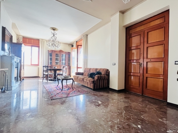 Villa indipendente con 2 appartamenti e giardino privato