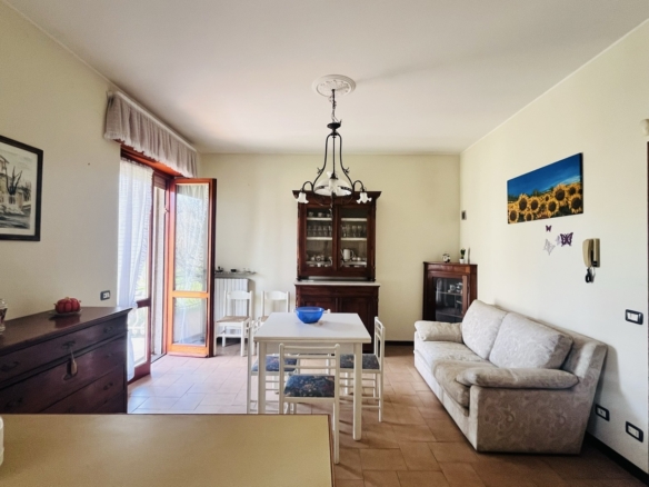 Villa indipendente con 2 appartamenti e giardino privato