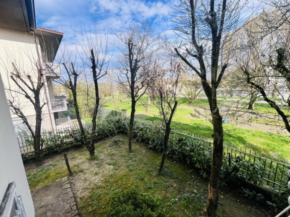 Villa indipendente con 2 appartamenti e giardino privato