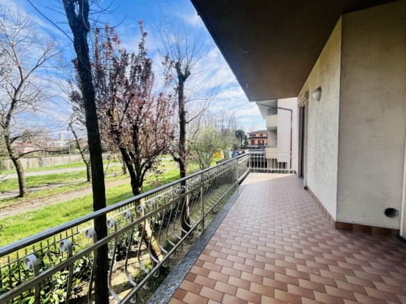 Villa indipendente con 2 appartamenti e giardino privato