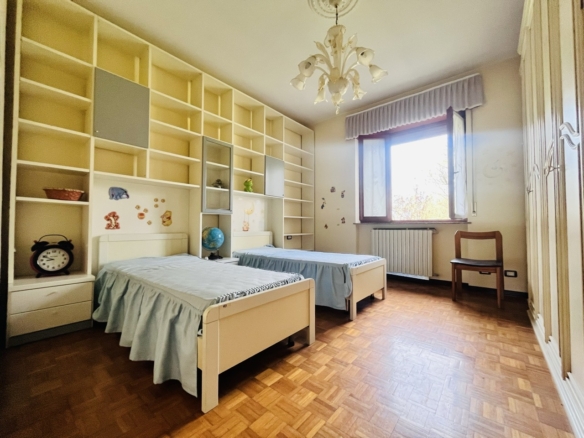 Villa indipendente con 2 appartamenti e giardino privato