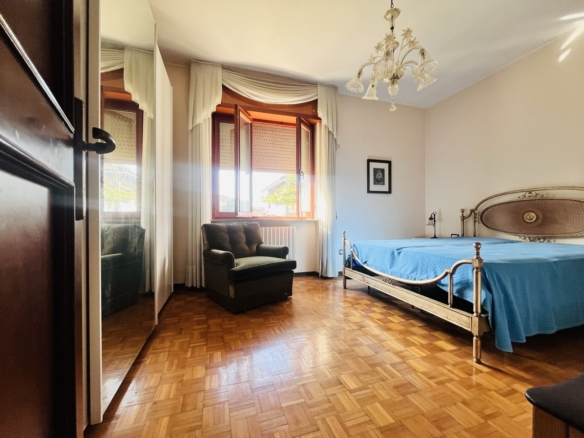 Villa indipendente con 2 appartamenti e giardino privato