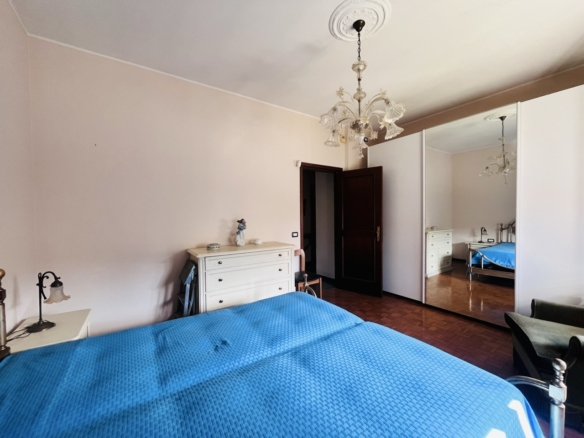 Villa indipendente con 2 appartamenti e giardino privato