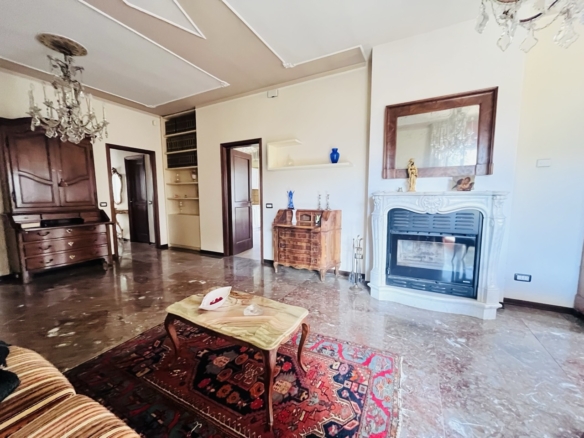 Villa indipendente con 2 appartamenti e giardino privato