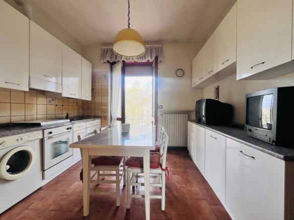 Villa indipendente con 2 appartamenti e giardino privato