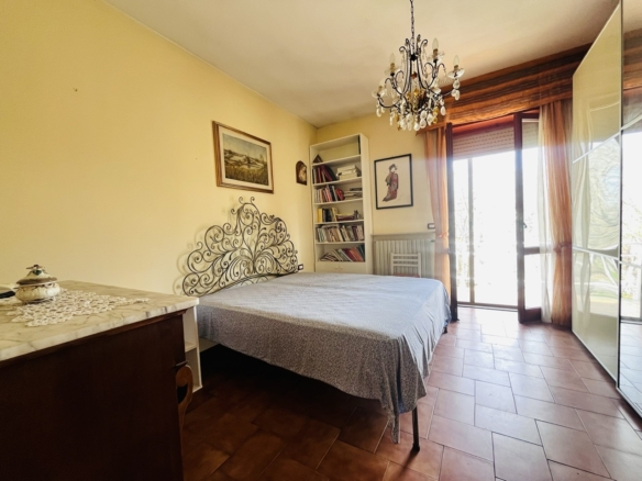 Villa indipendente con 2 appartamenti e giardino privato