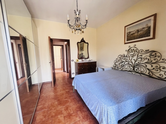 Villa indipendente con 2 appartamenti e giardino privato