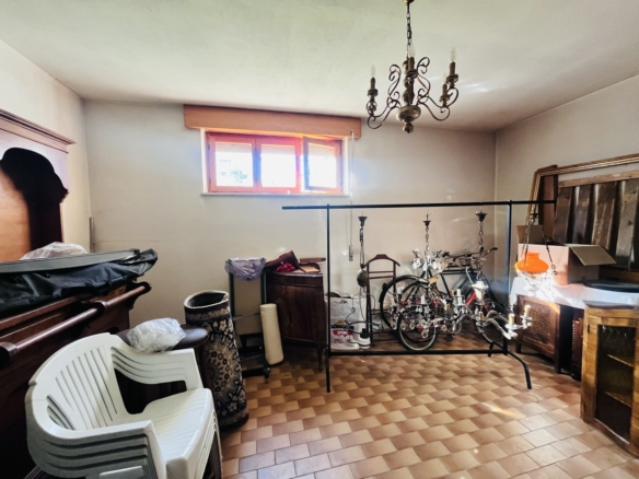Villa indipendente con 2 appartamenti e giardino privato