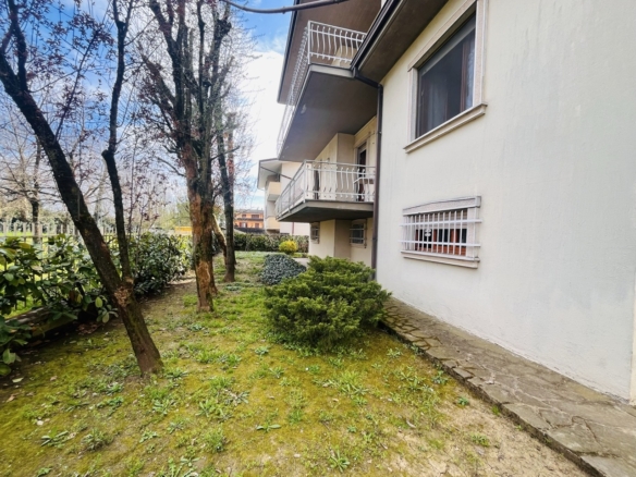 Villa indipendente con 2 appartamenti e giardino privato