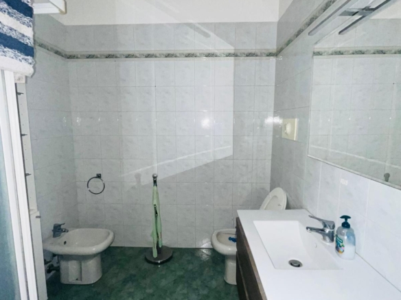 App.to con terrazzo e box • via Bolzoni