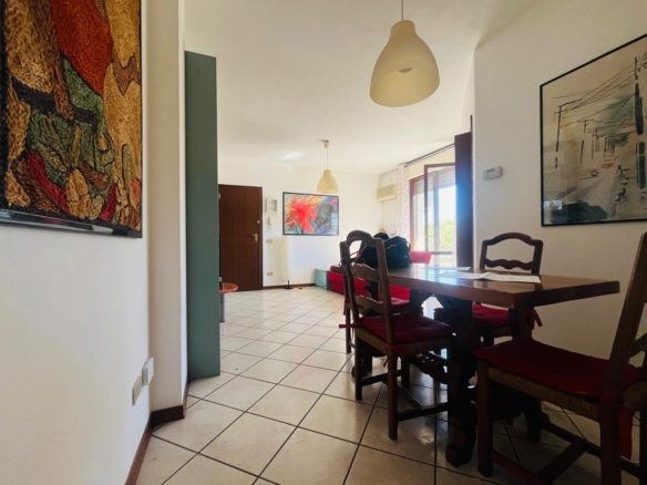 App.to con terrazzo e box • via Bolzoni