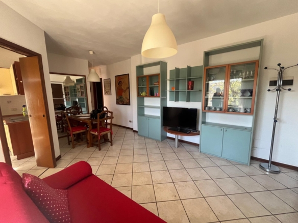 App.to con terrazzo e box • via Bolzoni