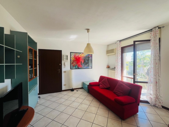 App.to con terrazzo e box • via Bolzoni