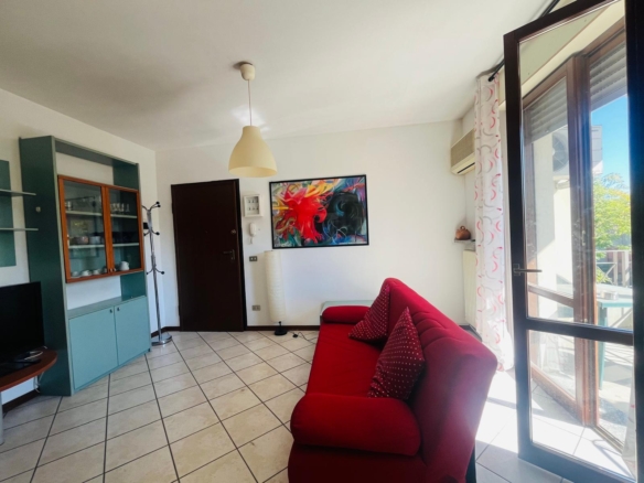 App.to con terrazzo e box • via Bolzoni