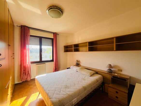 App.to con terrazzo e box • via Bolzoni