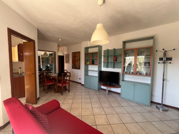 App.to con terrazzo e box • via Bolzoni