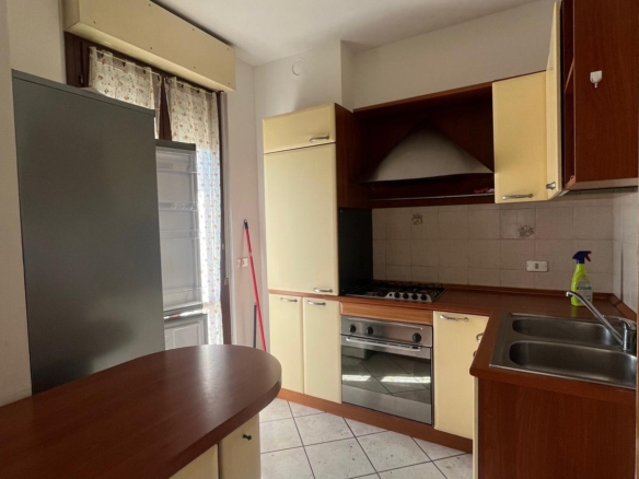 App.to con terrazzo e box • via Bolzoni