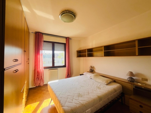 App.to con terrazzo e box • via Bolzoni