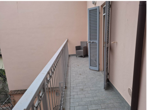 App.to ristrutturato con affreschi e box • Piazza Borgo