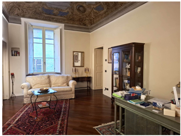 App.to ristrutturato con affreschi e box • Piazza Borgo