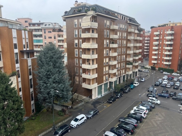 App.to con ampio balcone e box • Pubblico Passeggio