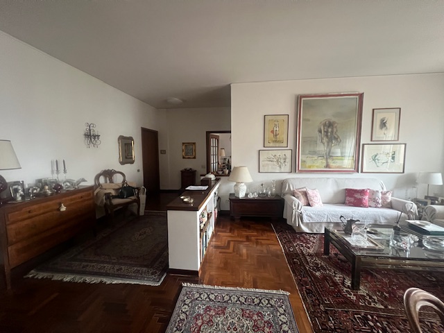 App.to con terrazzi e due box • Pubb. Passeggio