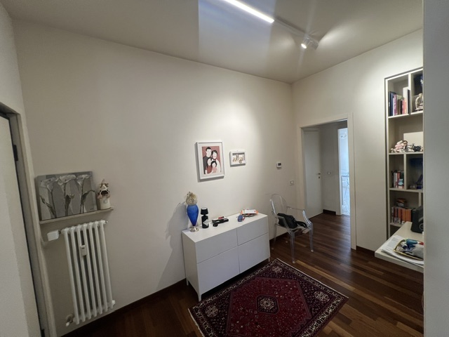 App.to ristrutturato al piano alto con box