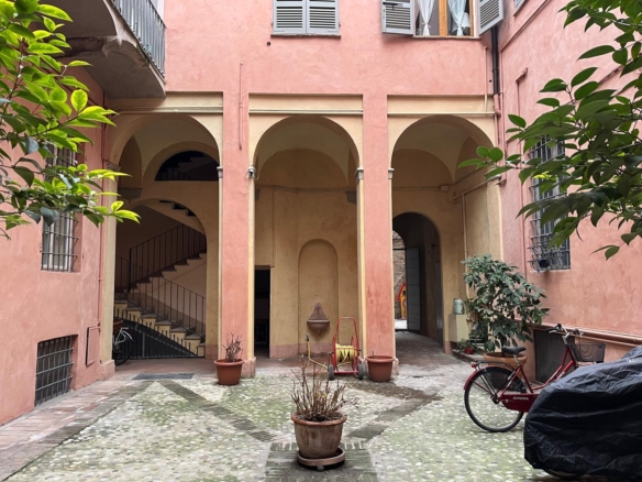 App.to in palazzo antico con p. auto • Via Poggiali