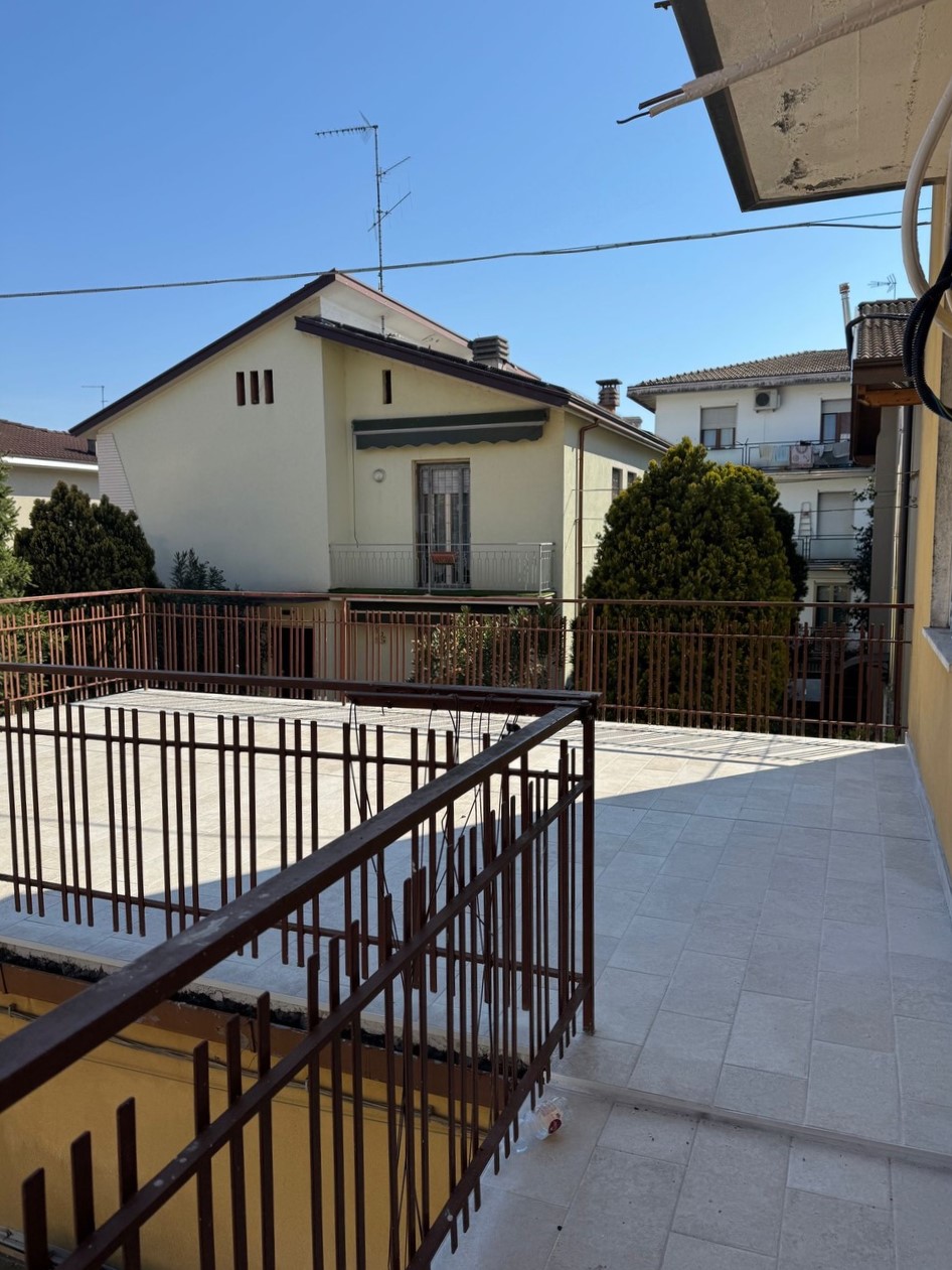 App.to ristrutturato con grande terrazzo