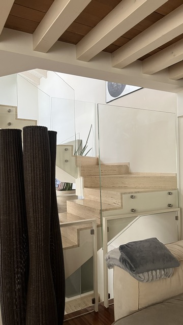 Casa indipendente di design con due autorimesse