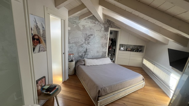 Casa indipendente di design con due autorimesse