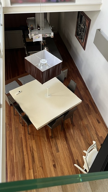 Casa indipendente di design con due autorimesse