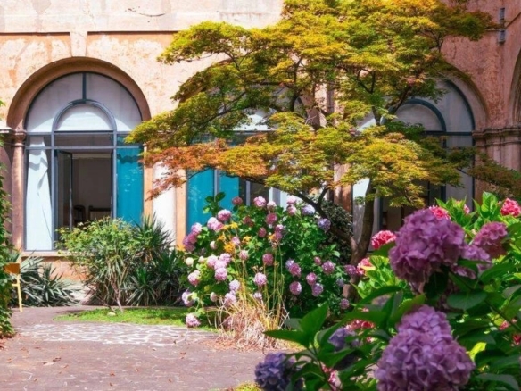 App.to ultimo piano con balcone sul giardino