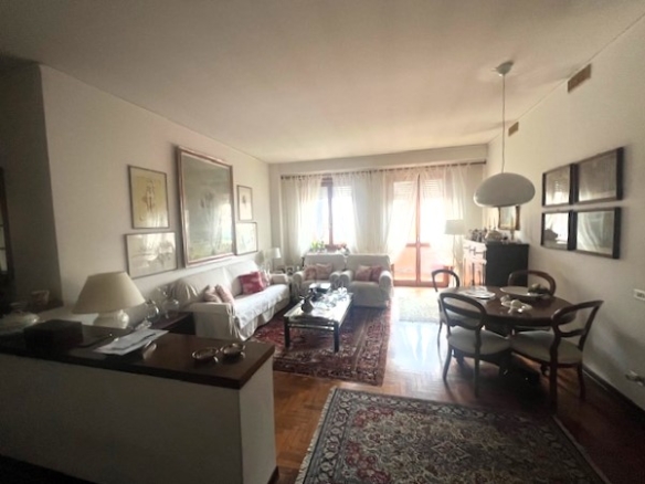 Pubb. Passeggio • App.to 195 mq con terrazzi e due box