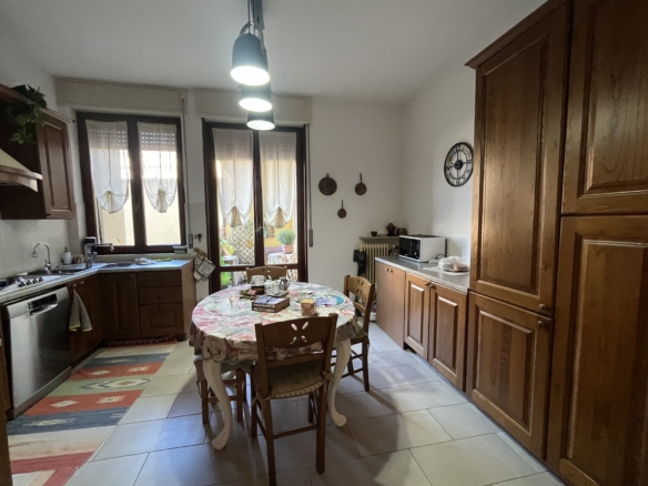 S. Eufemia • App.to con grande cucina abitabile