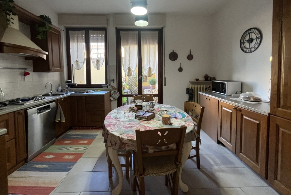 S. Eufemia • App.to con grande cucina abitabile