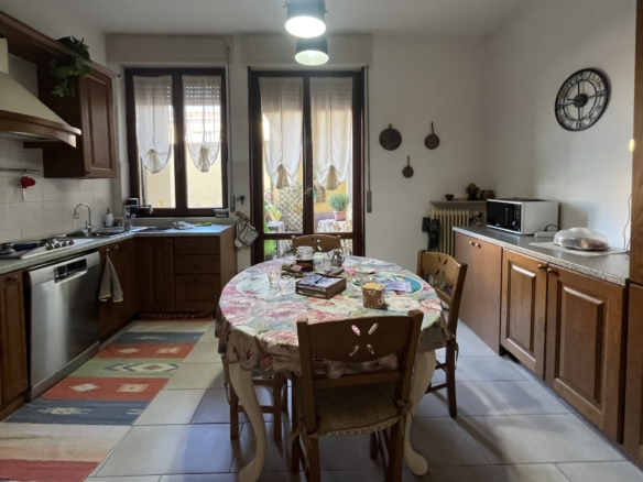 S. Eufemia • App.to con grande cucina abitabile