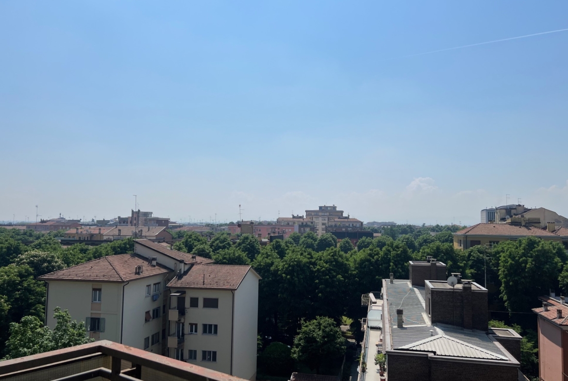 Via Fermi • App.to ristrutturato con box
