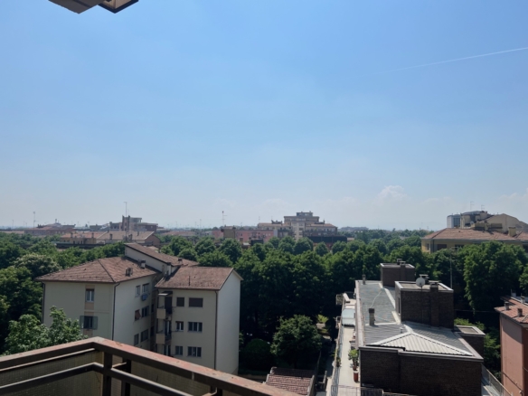 Via Fermi • App.to ristrutturato con box