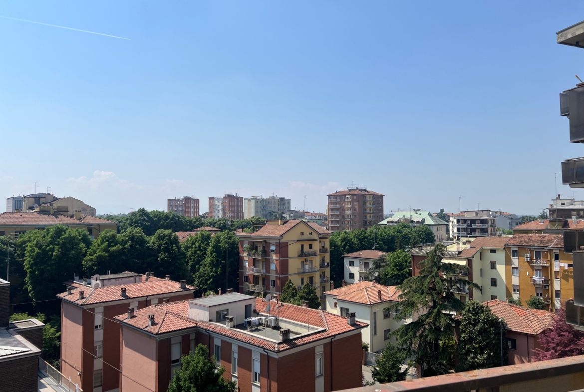 Via Fermi • App.to ristrutturato con box