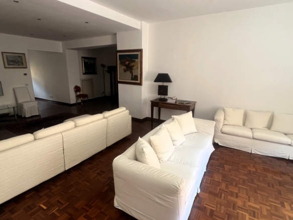 Centro • Ampia metratura con box grande